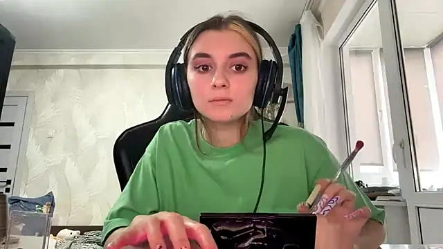 Snapshot of PluralPalaver chatting on February 26, 7:07 am PluralPalaver online show from February 26, 7:07 am