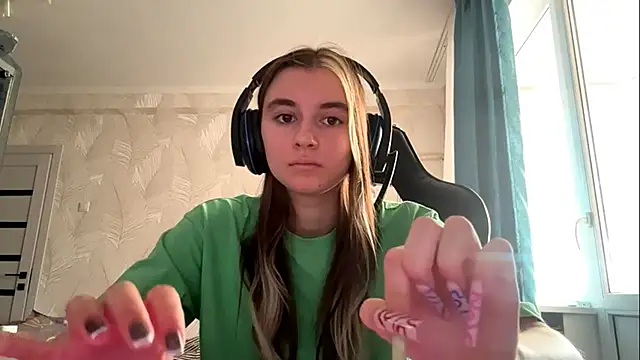 Snapshot of PluralPalaver chatting on March 2, 6:14 am PluralPalaver online show from March 2, 6:14 am