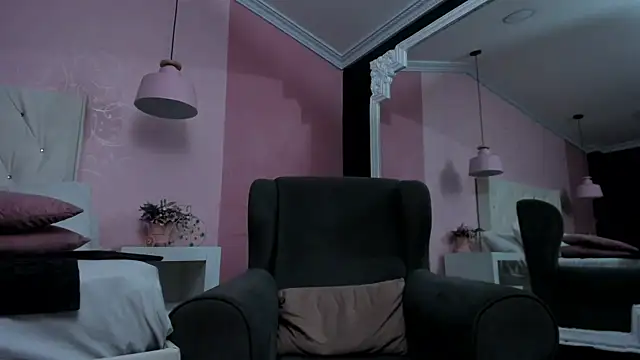 DanteLuxx online show from March 21, 8:19 am