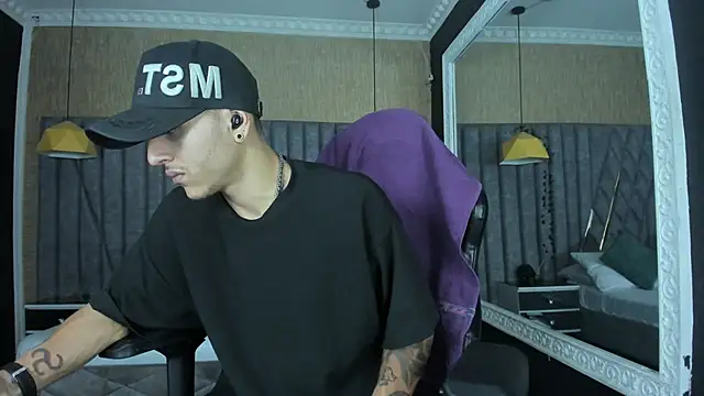 DanteLuxx online show from May 25, 4:18 am