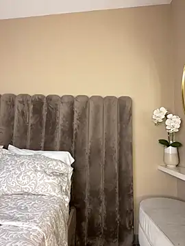 SofiBaez online show from March 4, 12:00 pm