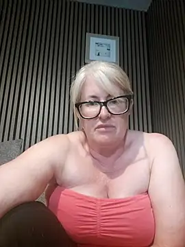 FlirtyFleur-x online show from May 25, 6:58 pm