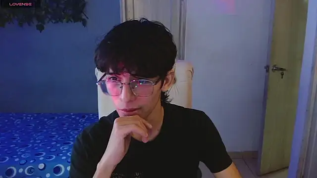 noah millerx online show from March 11, 4:40 am