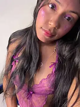 Snapshot of Maddie_7 chatting on April 11, 2:49 am Maddie 7 online show from April 11, 2:49 am