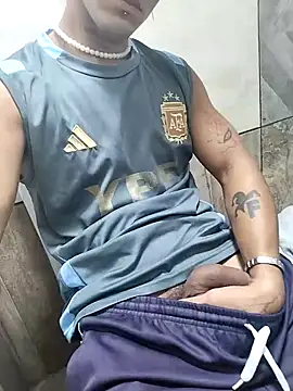 Snapshot of qcylcdtm chatting on February 26, 8:13 am qcylcdtm online show from February 26, 8:13 am