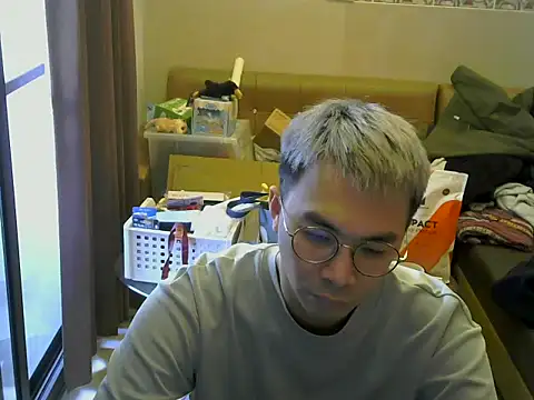 silverwolfwoof online show from March 13, 7:37 am