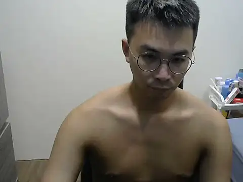 Snapshot of silverwolfwoof chatting on May 24, 4:34 pm silverwolfwoof online show from May 24, 4:34 pm