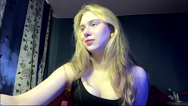 Snapshot of ShariLappas chatting on April 9, 9:26 am ShariLappas online show from April 9, 9:26 am