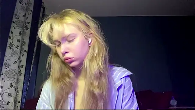 Snapshot of ShariLappas chatting on April 12, 8:19 am ShariLappas online show from April 12, 8:19 am