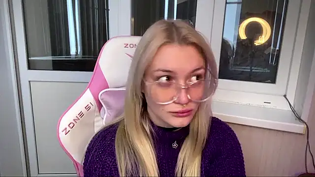 Snapshot of Just_Ash chatting on February 27, 8:14 am Just Ash online show from February 27, 8:14 am