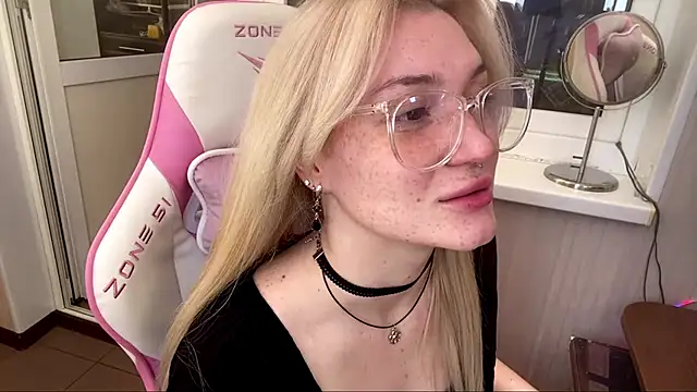 Snapshot of Just_Ash chatting on March 1, 7:43 am Just Ash online show from March 1, 7:43 am