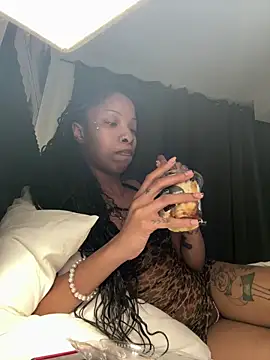 Snapshot of tinkyybae chatting on March 4, 7:58 am tinkyybae online show from March 4, 7:58 am