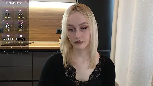 Snapshot of Bella_Villen chatting on June 10, 11:42 am Bella Villen online show from June 10, 11:42 am