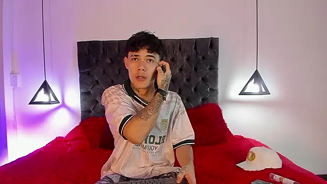 Snapshot of im_seven chatting on February 28, 4:02 am im seven online show from February 28, 4:02 am