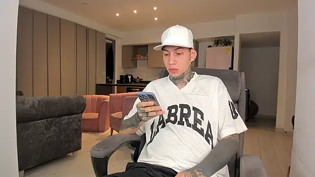 im dantee online show from March 2, 4:14 am