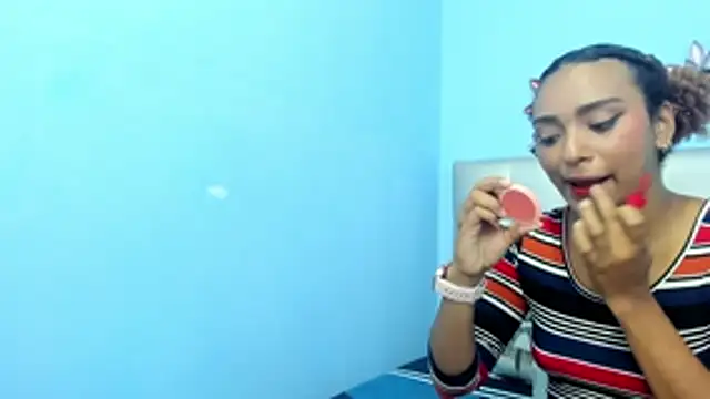 Snapshot of Saray_sexylove chatting on April 8, 11:32 am Saray sexylove online show from April 8, 11:32 am