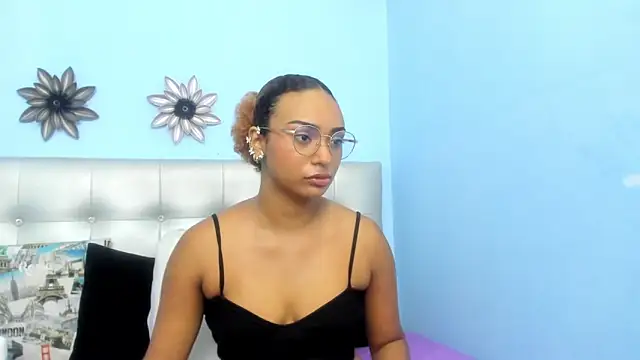 Snapshot of Saray_sexylove chatting on April 18, 11:36 am Saray sexylove online show from April 18, 11:36 am