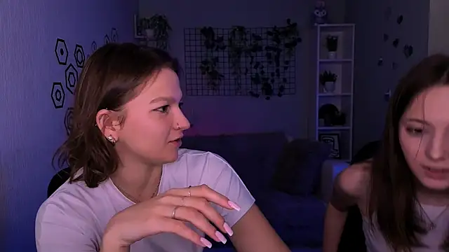 Snapshot of chloe_ley chatting on May 26, 9:05 am chloe ley online show from May 26, 9:05 am