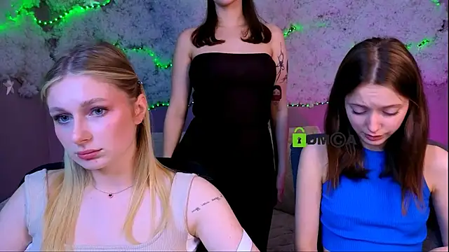 Snapshot of chloe_ley chatting on June 1, 1:13 pm chloe ley online show from June 1, 1:13 pm