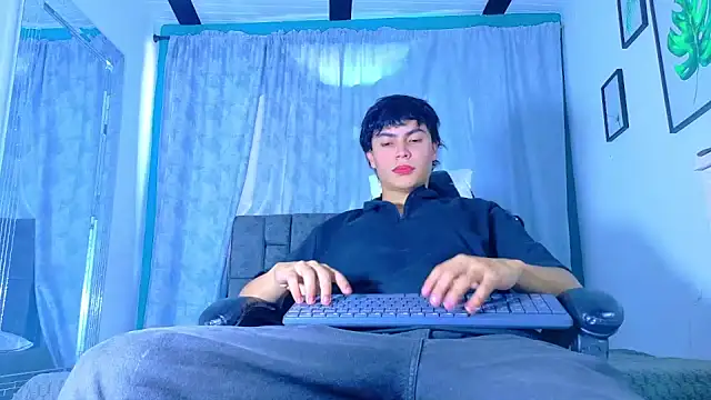 Dantekent online show from May 24, 1:27 pm