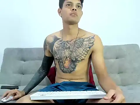 Snapshot of chicoolatinoo chatting on March 1, 3:03 pm chicoolatinoo online show from March 1, 3:03 pm