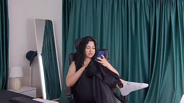 Snapshot of MissNaomiBelle chatting on June 20, 6:54 pm MissNaomiBelle online show from June 20, 6:54 pm