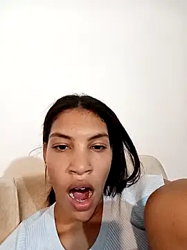 Snapshot of ginevere_20 chatting on May 5, 9:01 pm ginevere 20 online show from May 5, 9:01 pm