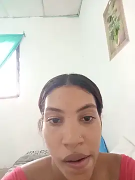 Snapshot of ginevere_20 chatting on May 16, 9:24 pm ginevere 20 online show from May 16, 9:24 pm