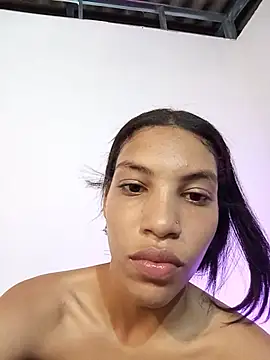 Snapshot of ginevere_20 chatting on May 27, 8:50 pm ginevere 20 online show from May 27, 8:50 pm