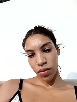 Snapshot of ginevere_20 chatting on June 12, 7:13 pm ginevere 20 online show from June 12, 7:13 pm
