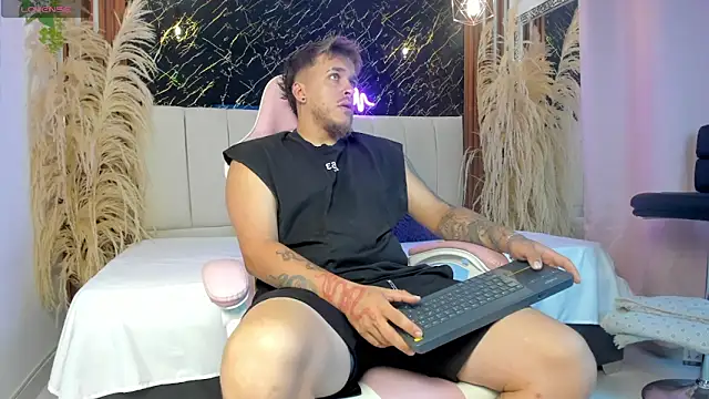 Snapshot of keane_lee_ chatting on March 19, 12:42 pm keane lee online show from March 19, 12:42 pm