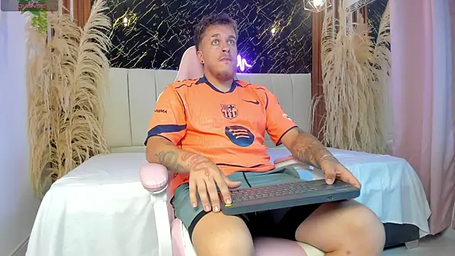 Snapshot of keane_lee_ chatting on March 24, 7:19 pm keane lee online show from March 24, 7:19 pm