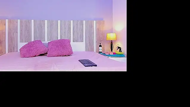 EmilySearss online show from April 4, 8:17 pm