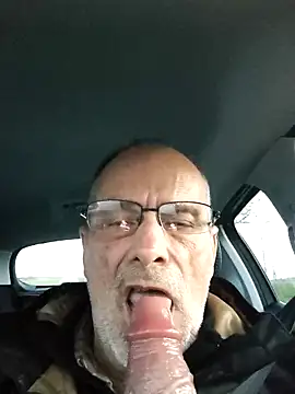 Snapshot of lui8181 chatting on March 13, 6:03 pm lui8181 online show from March 13, 6:03 pm