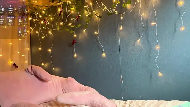 AueshaSimon online show from April 5, 5:04 am