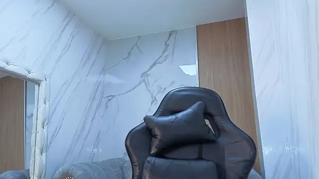 Snapshot of Lola_roses_tf chatting on March 16, 8:24 pm Lola roses tf online show from March 16, 8:24 pm