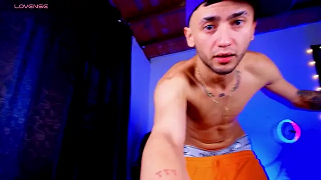 Snapshot of Jey_dirty_777 chatting on February 28, 11:44 am Jey dirty 777 online show from February 28, 11:44 am