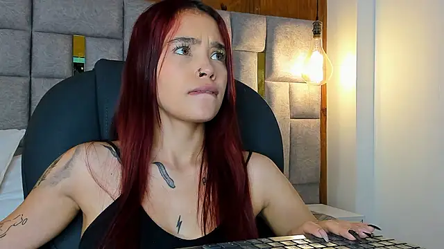 Snapshot of camilaa_smith_ chatting on February 27, 8:53 pm camilaa smith online show from February 27, 8:53 pm