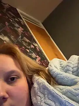 Snapshot of SassieBlondie chatting on February 27, 1:16 am SassieBlondie online show from February 27, 1:16 am