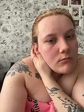 Snapshot of SassieBlondie chatting on March 1, 1:57 pm SassieBlondie online show from March 1, 1:57 pm