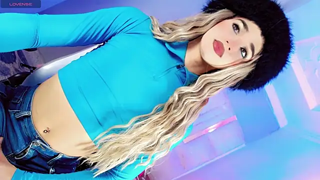 Snapshot of Sophiaa_doll_ chatting on April 15, 4:19 am Sophiaa doll online show from April 15, 4:19 am
