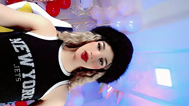 Snapshot of Sophiaa_doll_ chatting on April 26, 4:32 am Sophiaa doll online show from April 26, 4:32 am