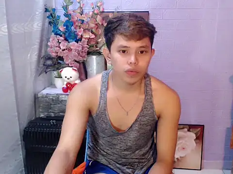 Snapshot of Baby_Maxxx chatting on May 15, 11:12 pm Baby Maxxx online show from May 15, 11:12 pm