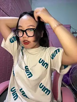 Snapshot of Leeeeiu chatting on March 2, 7:10 pm Leeeeiu online show from March 2, 7:10 pm