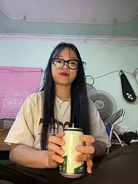 Leeeeiu online show from March 19, 3:38 pm