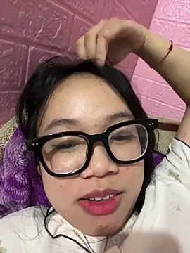 Leeeeiu online show from April 3, 3:10 pm