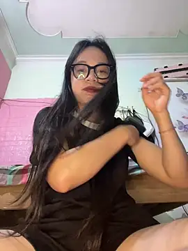 Leeeeiu online show from April 22, 3:13 pm