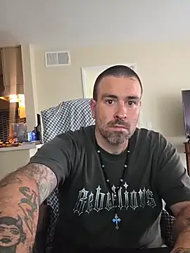 Biggbaddwulf7 online show from May 5, 6:27 pm