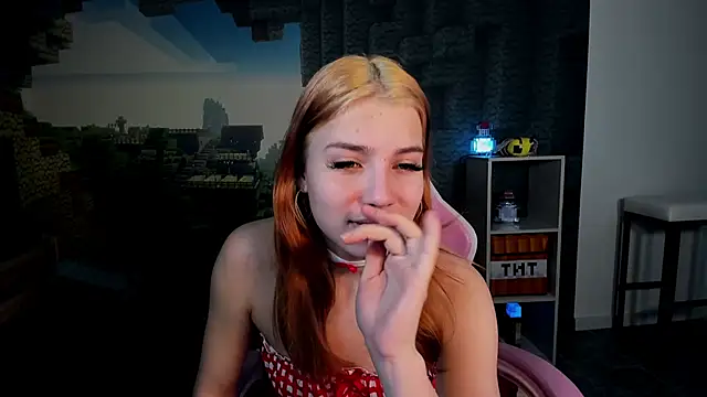 Snapshot of RosaFowler chatting on March 1, 10:50 am RosaFowler online show from March 1, 10:50 am