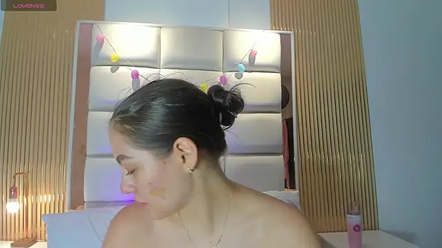 Megaan Rousee online show from April 13, 11:37 am